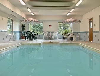 Super 8 Valparaiso - Hotel Swimming Pool