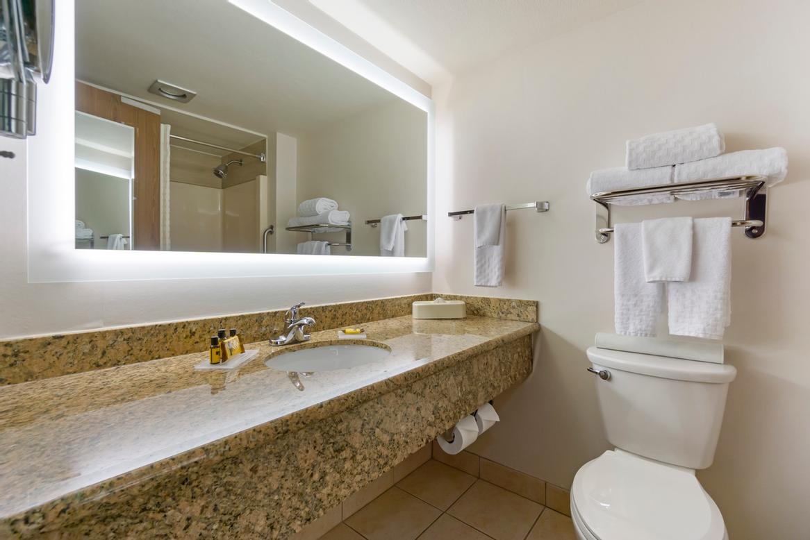 Best Western Harbor Plaza - 