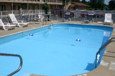 Best Budget Inn - Outdoor Heated Pool