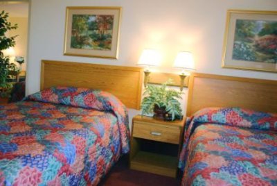 Red Roof Inn - Spacious Rooms