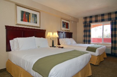 Room With 2 Queen Beds