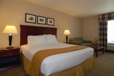 Single King Bed Room