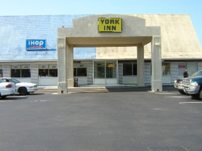 Econo Lodge - 