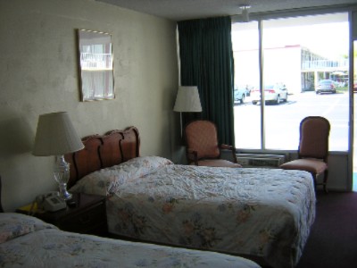 Econo Lodge - 