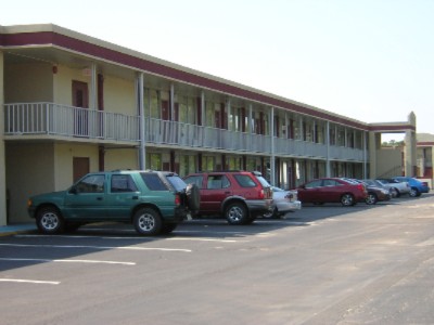 Econo Lodge - 