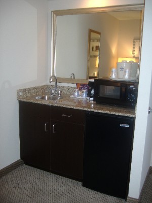 Holiday Inn Express & Suites Kendall East Miami - Bedroom Kitchenet