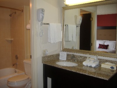 Holiday Inn Express & Suites Kendall East Miami - Bathroom