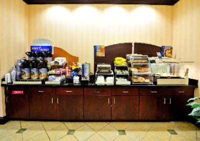 Holiday Inn Express Syracuse Airport - Complimentary Hot Breakfast