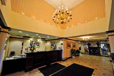 Holiday Inn Express Syracuse Airport - Hotel Lobby