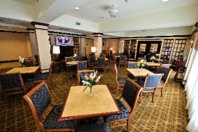 Holiday Inn Express Syracuse Airport - Great Room