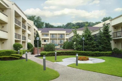 Courtyard Poughkeepsie - Courtyard/gardens