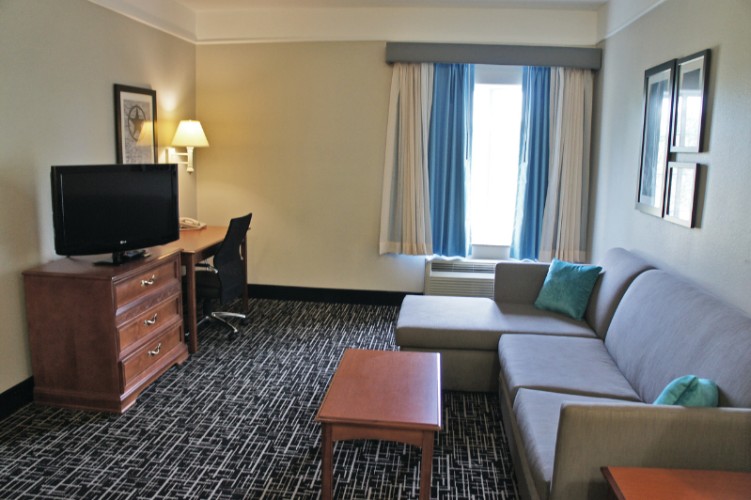 La Quinta Inn & Suites - After The Work Is Finished Take A Seat On Your Sofa And Browse The Expanded Cable Package