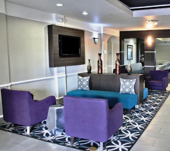 La Quinta Inn & Suites - Have A Seat In Our Spacious Lobby