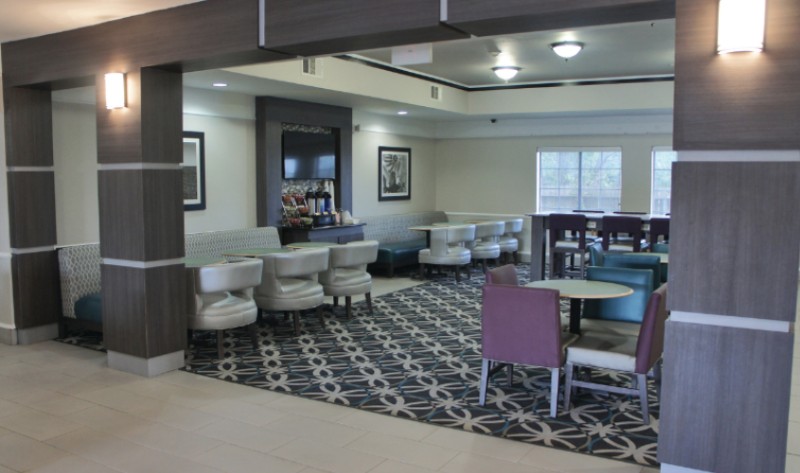 La Quinta Inn & Suites - Deluxe Continental Breakfast Served Daily
