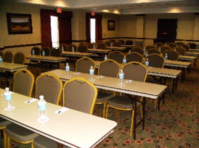 Holiday Inn Express - 