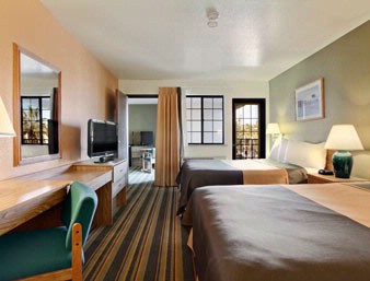 Super 8 Motel - 