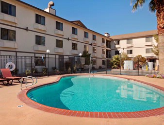 Super 8 Motel - 