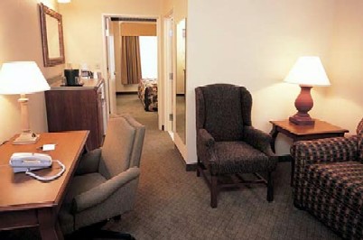 Country Inn & Suites by Carlson Newark Airport - Deluxe Guest Suite
