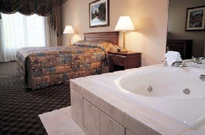 Country Inn & Suites by Carlson Newark Airport - Whirlpool Suite