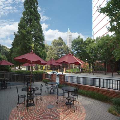 Residence Inn Atlanta Midtown / 17th Street - The Residence Inn-midtown/17th Has A Patio Directly On Peachtree St.