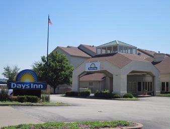 Clubhouse Inn & Suites - Front Of Hotel