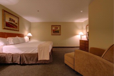 Clubhouse Inn & Suites - Two Queen Beds With Recliner