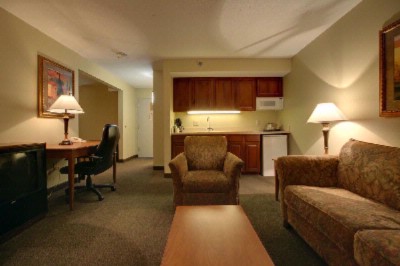 Clubhouse Inn & Suites - Two Room King Suite - Bedroom