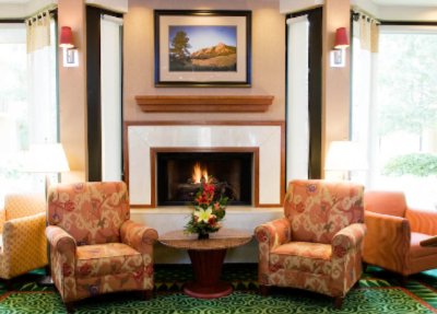 Courtyard by Marriott - Lobby Fireplace