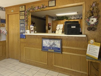 Howard Johnson Express Inn - 