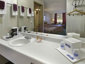 Howard Johnson Express Inn - 
