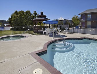 Howard Johnson Express Inn - 