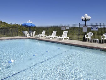 Howard Johnson Express Inn - 