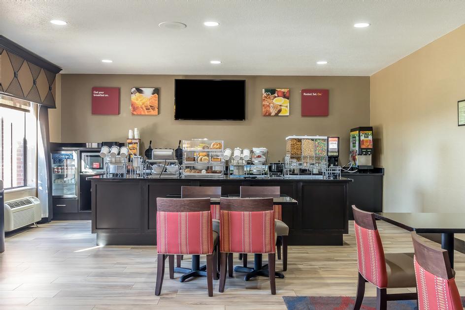 St. Charles Comfort Suites - Spacious Double Suite