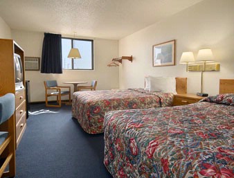 Clinton Iowa Super 8 Motel - Standard Two Double Room