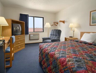 Clinton Iowa Super 8 Motel - Standard Queen Room