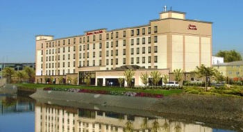 Hampton Inn & Suites Newark / Harrison Riverwalk - 