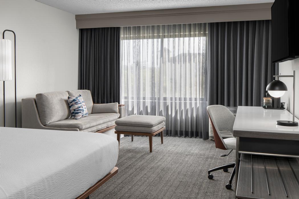 Courtyard by Marriott Jacksonville - We Are Located Off Of Two Major Highways Ensuring Convienience And Travel Ease.