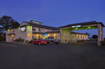 Travelodge Suites - Lobby