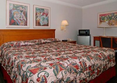 Econo Lodge Dallas Love Field - 1 King Size Bedroom