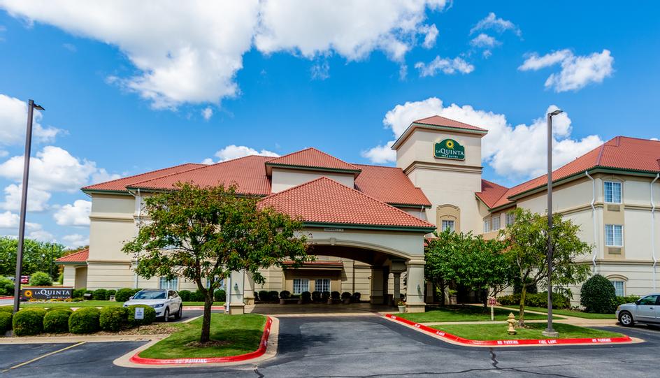 La Quinta Inn & Suites - 