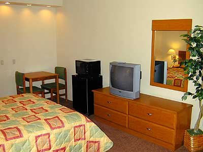 Ocean Inn - Our Rooms Feature Microwave Minifridge Large Tv Table Ironing Hairdryer