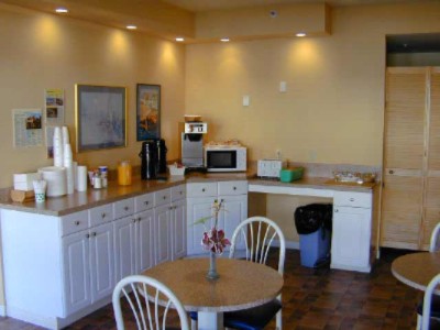 Ocean Inn - Enjoy Complimentary Breakfast