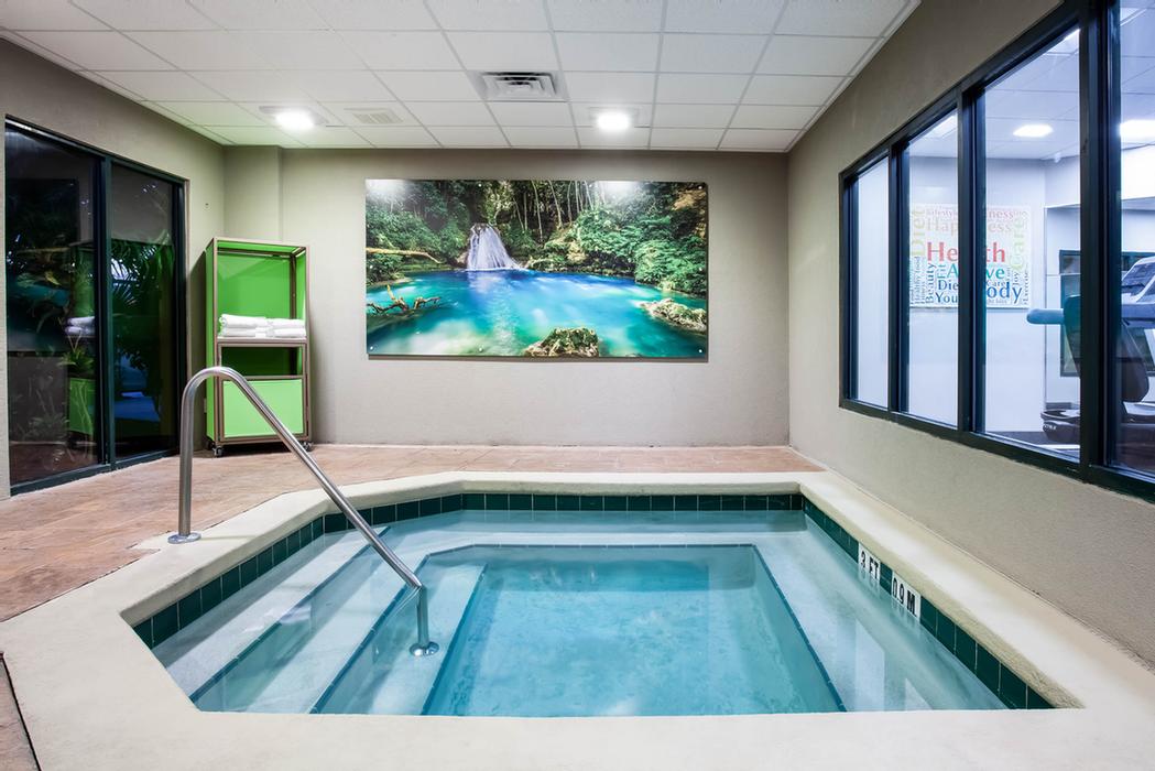 Wingate by Wyndham - Whirlpool Spa