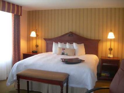 Hampton Inn & Suites - King