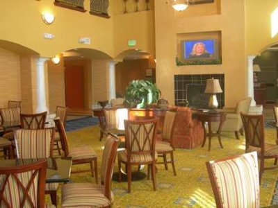 Hampton Inn & Suites - Breakfast Area
