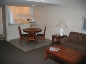 Aliso Creek Inn & Golf Course - 2 Bedroom Suite Kitchen And Living Room