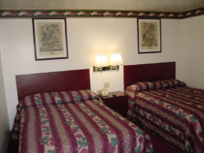 Red Carpet Inn - Two Dbl Bed Rooms