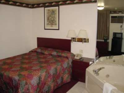 Red Carpet Inn - Queen Jacuzzi Bed Rooms