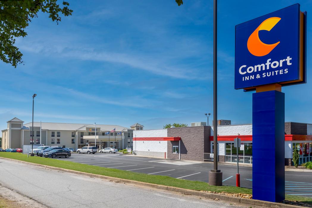 COMFORT INN® & SUITES GREER GREENVILLE Greer SC 1315 West Wade