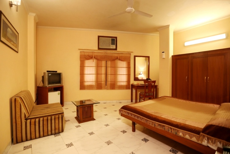 AIRPORT HOTEL New Delhi Opposite Igi (T 1) Domestic Mehram Nagar 110037